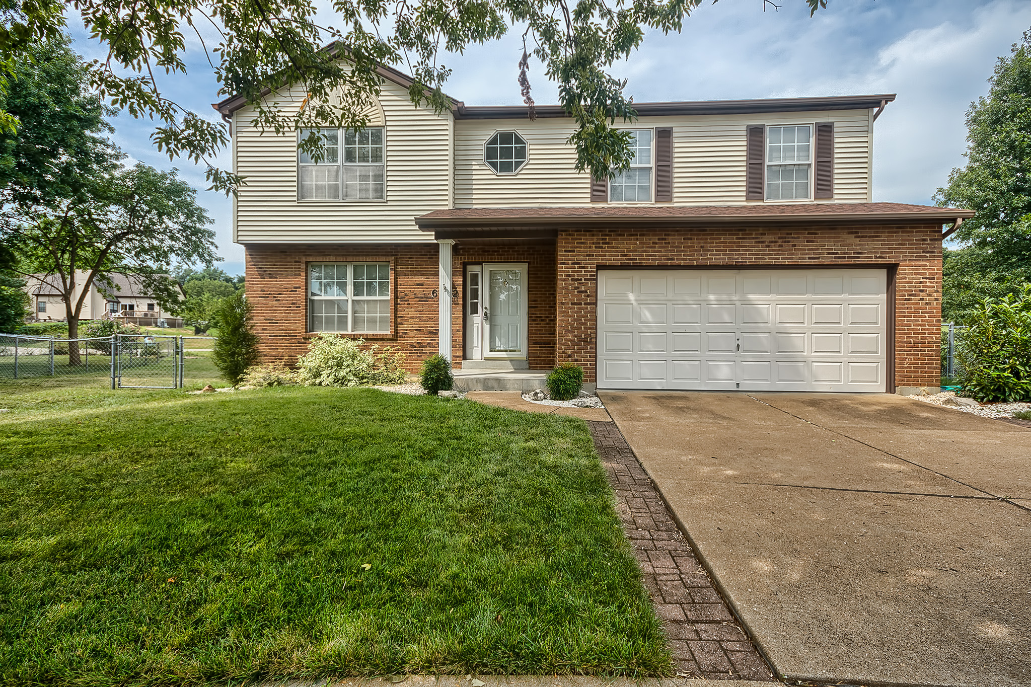 6952 Lake Park Circle, St. Louis, MO 63123 - $249,900 - SOLD!