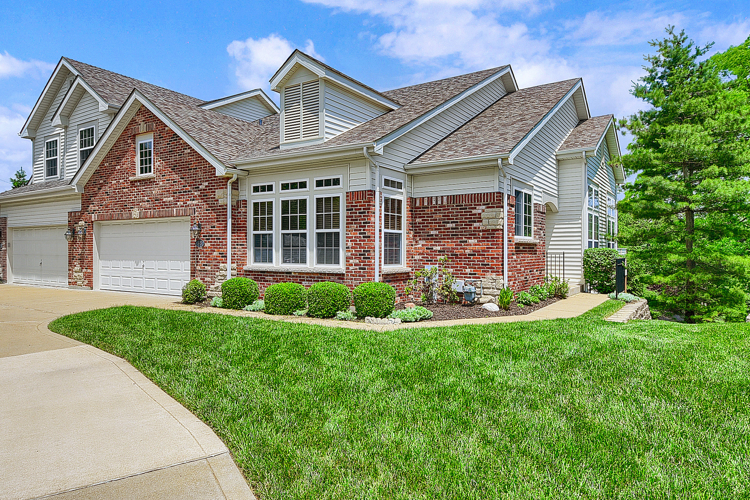 105 River Breeze Way, St. Louis, MO 63129 - $327,900 - SOLD!