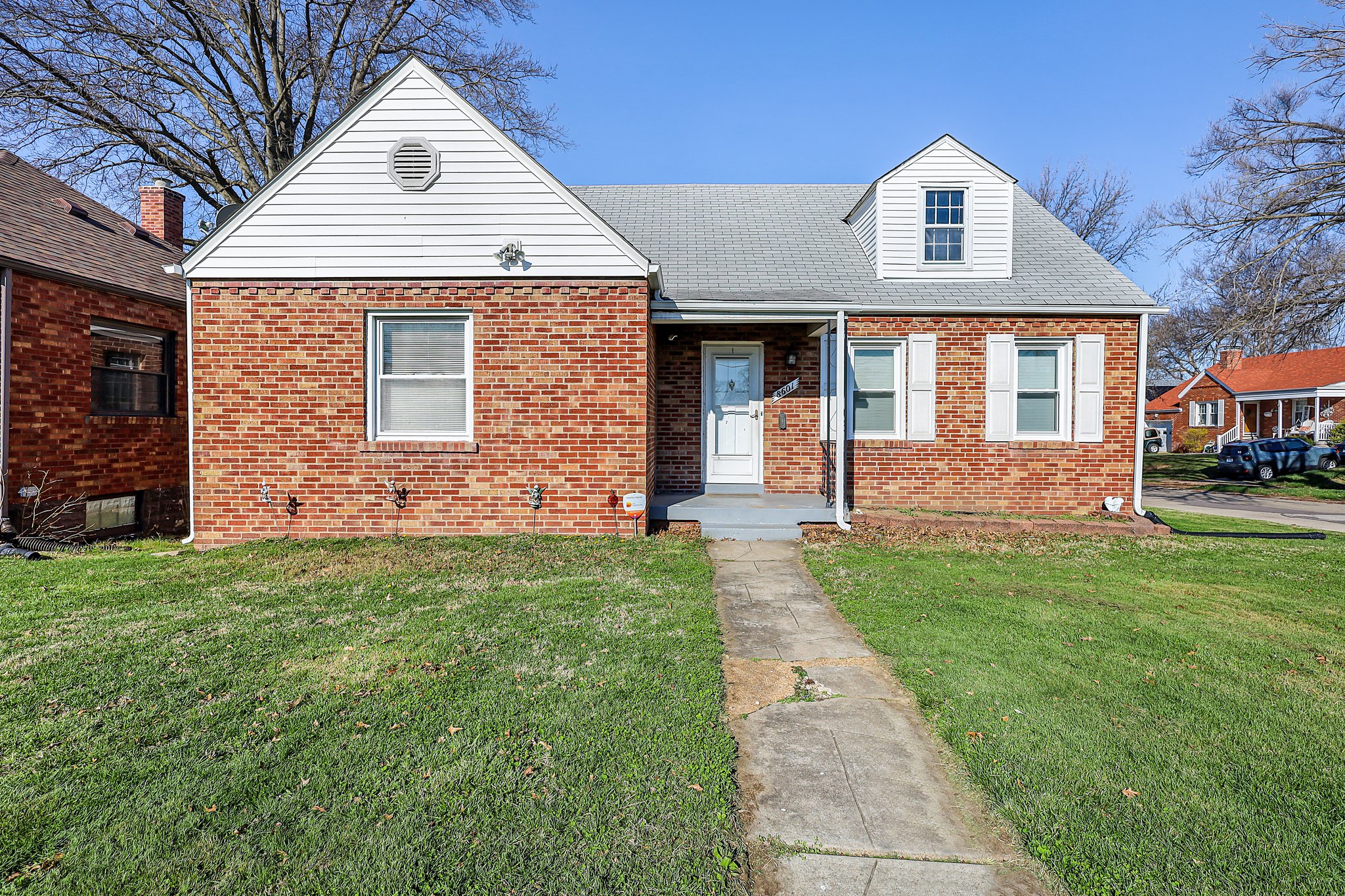 8601 Brinker, St. Louis, MO 63123 - SOLD!