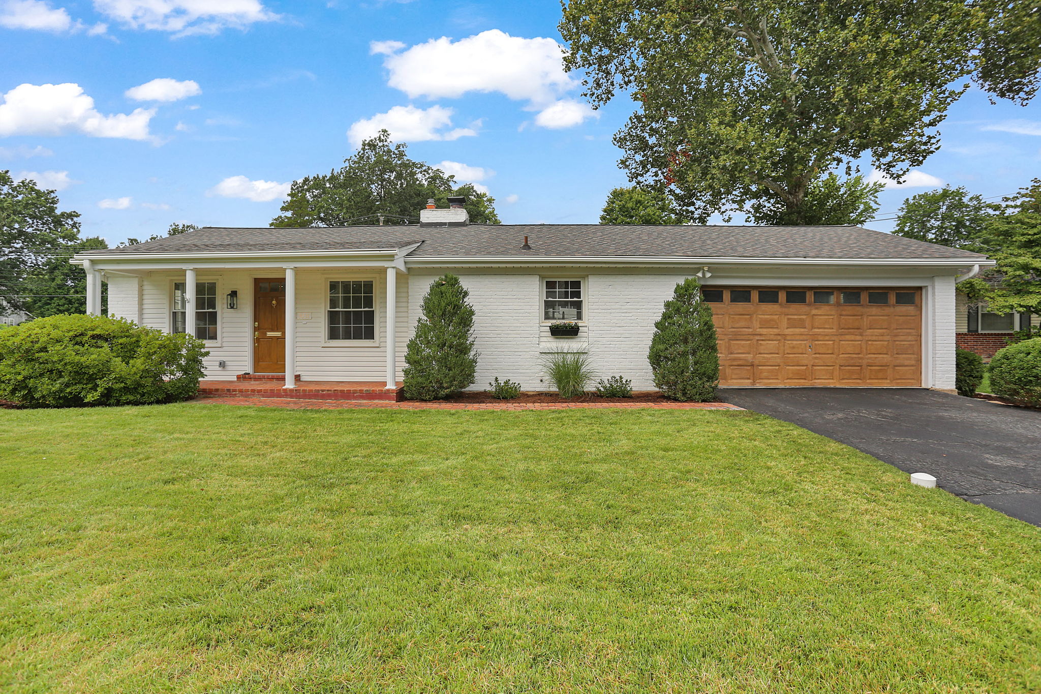 1031 Glenway Dr., Glendale, MO 63122 - $649,900 - UNDER CONTRACT!